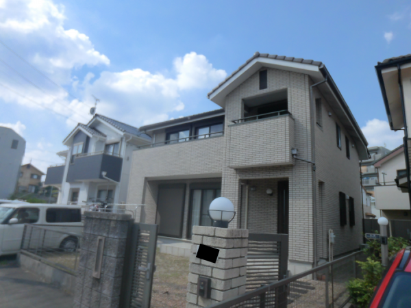 タイルとサイディングのお宅での塗り替え工事が完成しました。サムネイル