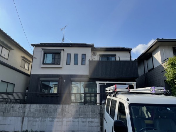 【尾張旭市】ネイビー系の色で外壁塗装を行いました。サムネイル