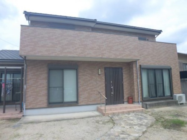 【瀬戸市】築１１年のレンガ模様の外壁を使用しているお宅で建物調査サムネイル