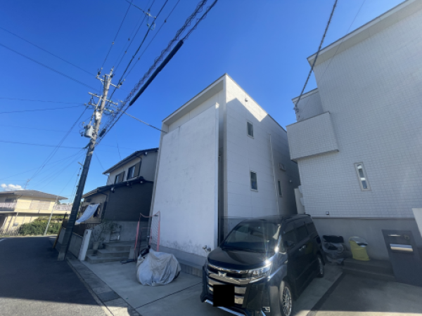 【長久手市】築１０年未満の白系の色を使った外壁のお宅で建物調査サムネイル