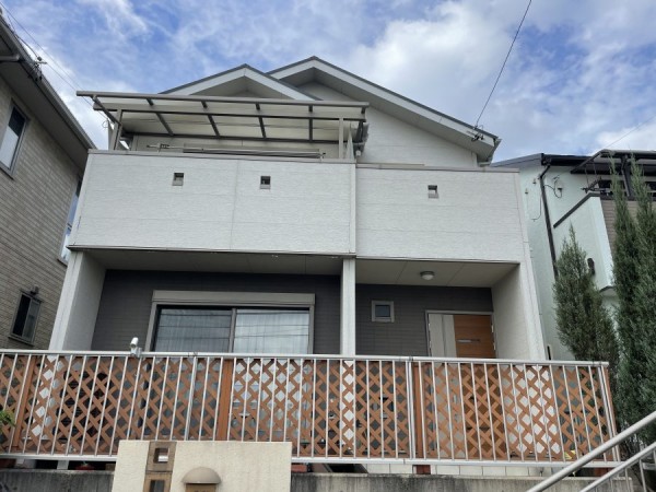 【尾張旭市】コケが多くついていたお宅での外壁塗装が完成サムネイル