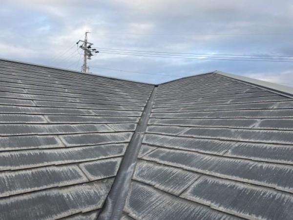 【尾張旭市】屋根材にひび割れや欠けてしまったお宅で屋根カバー工法サムネイル