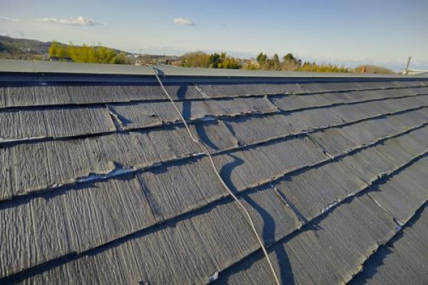 【瀬戸市】スレート屋根の表面がベロベロに剥がれているお宅でカバー工法サムネイル