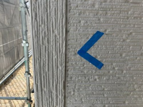 白系×ネイビー系で外壁塗装を行いました。サムネイル