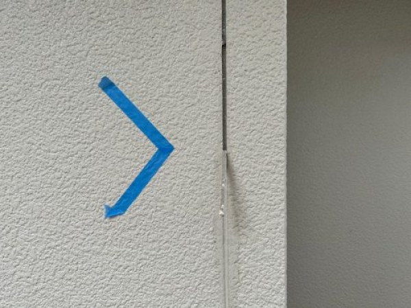 ホワイトとナスコンのツートンカラーで塗り替え工事サムネイル