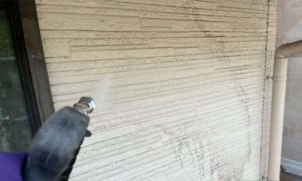 クリヤー塗装と色付き塗装の３色仕上げしたお宅が完成しました。サムネイル