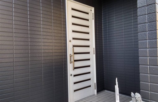 玄関ドアカバー工法施工前