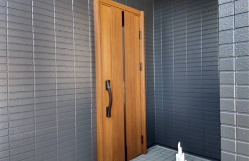 玄関ドアカバー工法施工後