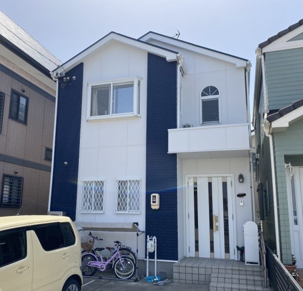 外壁塗装　外壁の色選び　玄関ドアとの色合わせサムネイル