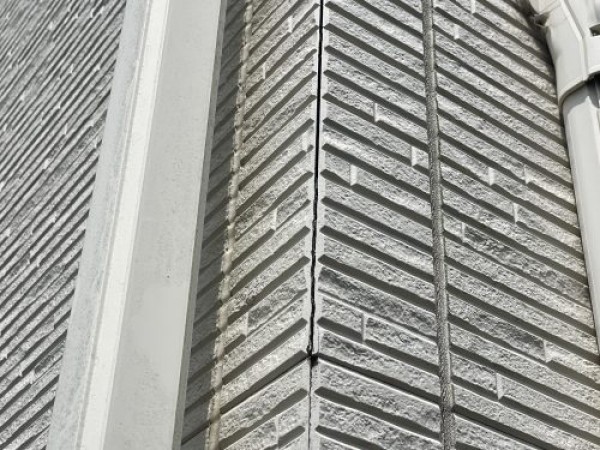 【尾張旭市】外壁が剥がれてきているお宅で建物調査サムネイル