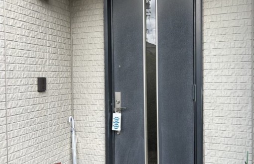 玄関ドア　施工前 (2)