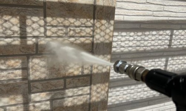 【瀬戸市】タイル模様のお宅でクリヤー塗装を行わせて頂きました。サムネイル