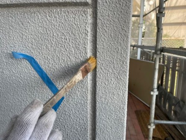 屋根にモニエル瓦が葺かれていて外壁にALCパネルが張られているお宅で塗り替え工事を行わせて頂きましたサムネイル