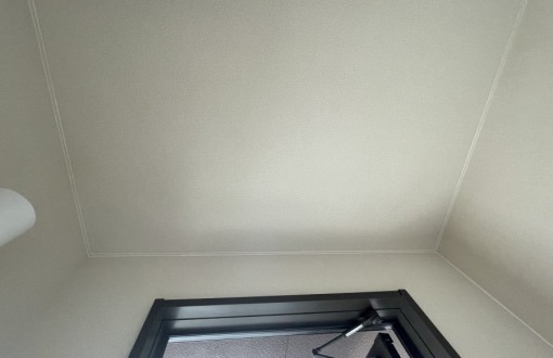 玄関周りクロス施工後