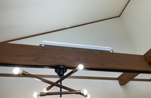 室内塗装吹き抜け　ライティングレール2