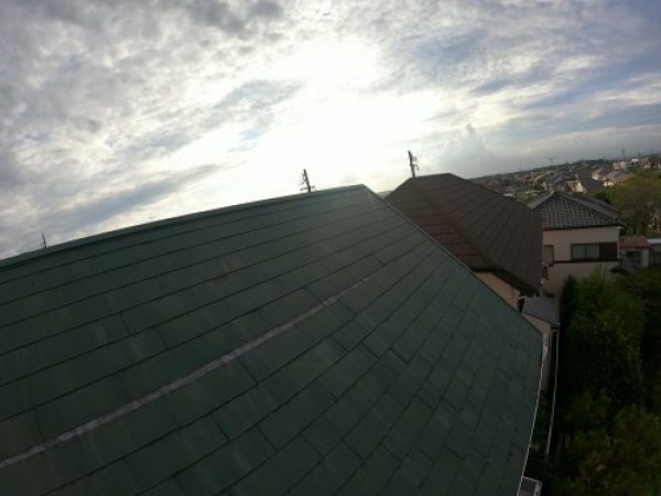 屋根の下地に隙間ができていたお宅で屋根のメンテナス工事を行わせて頂きましたサムネイル