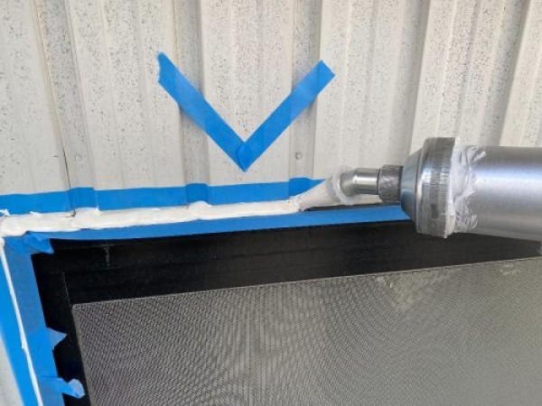 金属外壁と屋根の建物で吹き付け塗装を行わせて頂きましたサムネイル