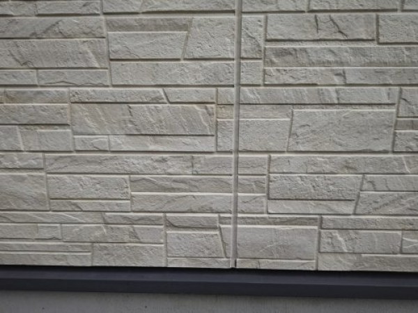 タイル模様のサイディング外壁が張られているお宅で建物調査サムネイル