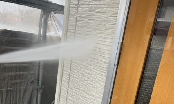 新色のブルーグレーという色で外壁塗装を仕上げさせて頂きました。サムネイル