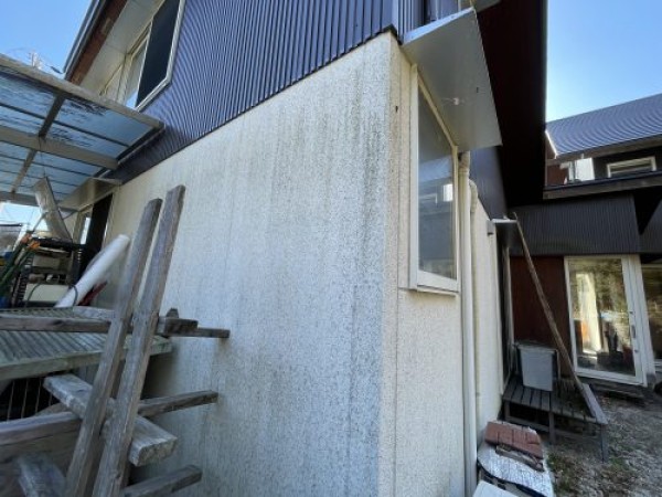 ガルバリウム鋼板とサイディングボードが外壁に張られているお宅で外壁塗装の見積もり調査サムネイル