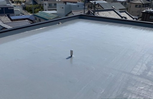 屋上防水施工後ウレタン防水通気緩衝工法