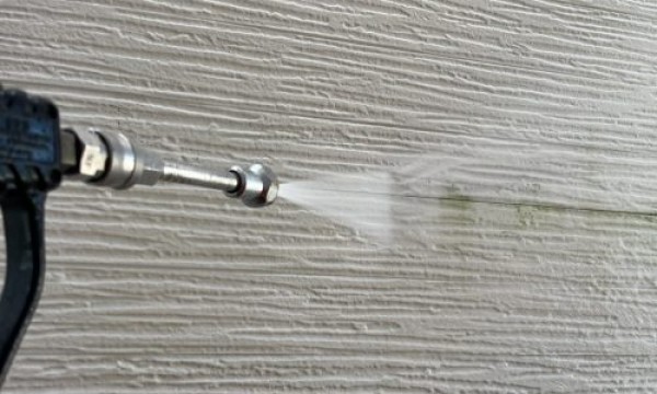 築10年のお宅で初めての外壁塗装工事を行いました。サムネイル