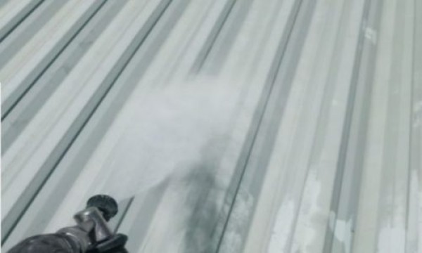 瀬戸市での金属外壁と金属屋根の塗り替え工事：ローラー塗装と吹付塗装を活用した事例紹介サムネイル