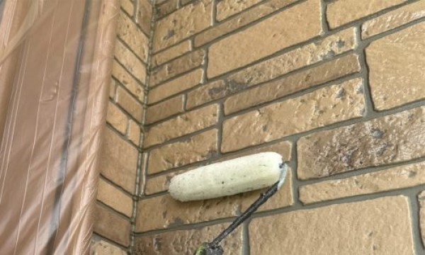 タイル模様のサイディング外壁に最適！クリヤー塗装で美しさと保護を実現サムネイル