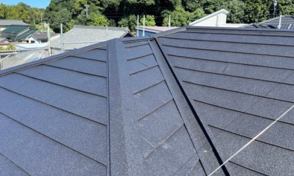 【瀬戸市】おすすめの屋根工事, 耐久性とコスト削減を実現する屋根カバー工法サムネイル