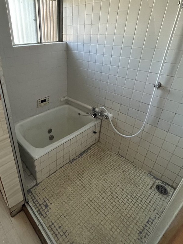 【瀬戸市】リフォーム工事！　築38年の浴室を快適で安全な空間に改修サムネイル