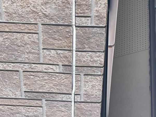 【瀬戸市】外壁塗装をお考えの方へ, タイル模様を活かしたデザイン塗装の提案と劣化対策サムネイル