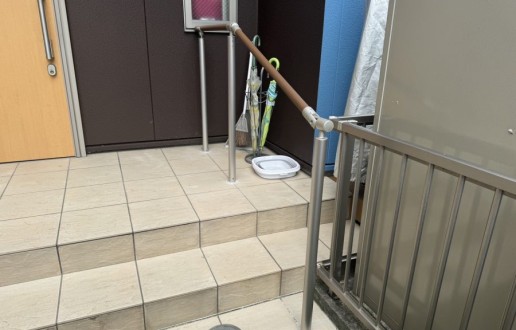 ［名古屋市守山区］玄関階段 介護手摺設置　Ｋ様邸サムネイル
