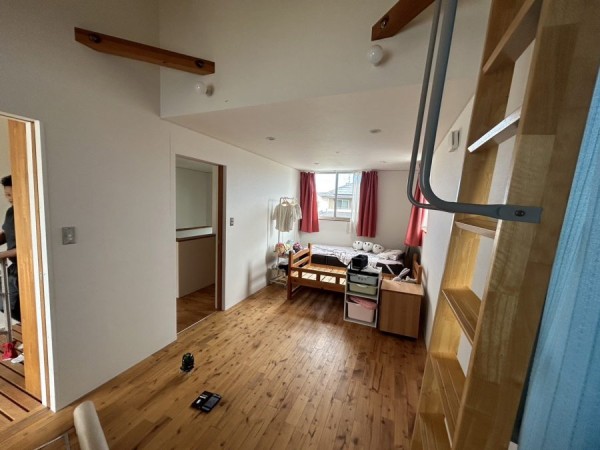 【尾張旭市】ライフスタイルに合わせた住まい作りのご提案 ー 広いお部屋を2部屋に分ける間仕切り工事の事例紹介サムネイル