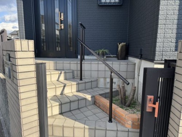 【尾張旭市】玄関への手摺り設置で安心・安全な暮らしを実現！サムネイル