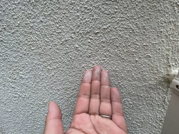 【尾張旭市の外壁塗装】チョーキング・ひび割れを防ぐ再塗装のベストタイミングとは？サムネイル