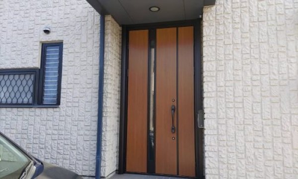 【名古屋市 】玄関ドアを1日で快適リフォーム！YKKドアリモで断熱も安心サムネイル