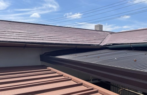 屋根カバー工法　施工前　スレート屋根