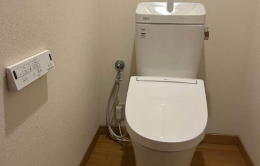 ［名古屋市守山区］トイレ交換・雨戸貼替　Ｍ様邸サムネイル