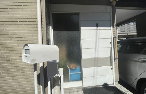 玄関ドア　施工前