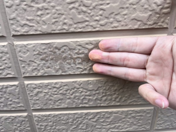 【尾張旭市】外壁塗装, 築30年のお宅で劣化調査｜チョーキング・ひび割れ・屋根の剥がれを確認サムネイル