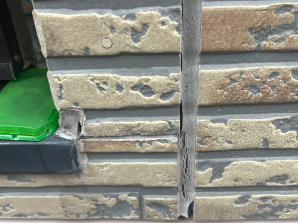 【名古屋市守山区】外壁塗装前の建物調査。色あせ・ひび割れ・シーリング劣化を徹底確認サムネイル