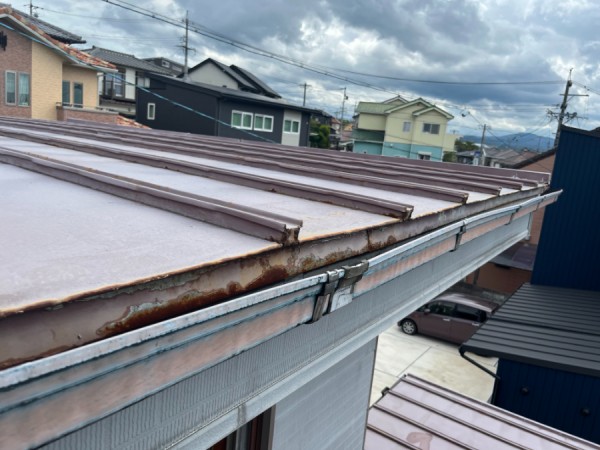 【豊田市】屋根調査, 折半屋根の赤錆と築50年以上の屋根の調査サムネイル