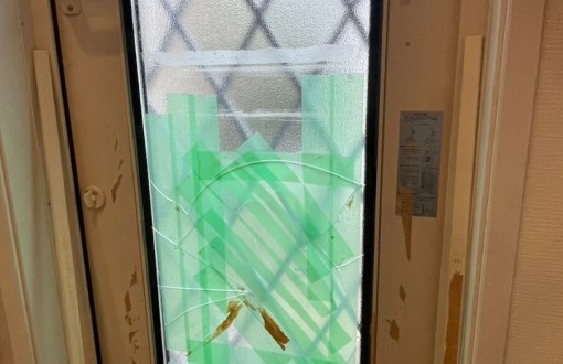 Katteguchi garasu koukan_beffore