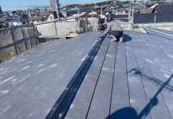 【豊田市】3階建てアパートの外壁塗装・屋根カバー工事｜アスファルトシングル屋根をスーパーガルテクトで改修サムネイル