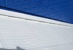 【日進市】玄関上の屋根・軒天・破風板塗装ならリメイクホーム！！色褪せ・劣化を解消する施工事例サムネイル