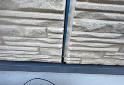 【瀬戸市】外壁塗装前の現地調査を実施！シーリング割れ・窓回りのひび割れ・ベランダ防水を確認サムネイル